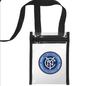 Woman’s clear tote